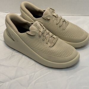 Kizik Roamers Men’s 9.5 Women’s 11 Beige